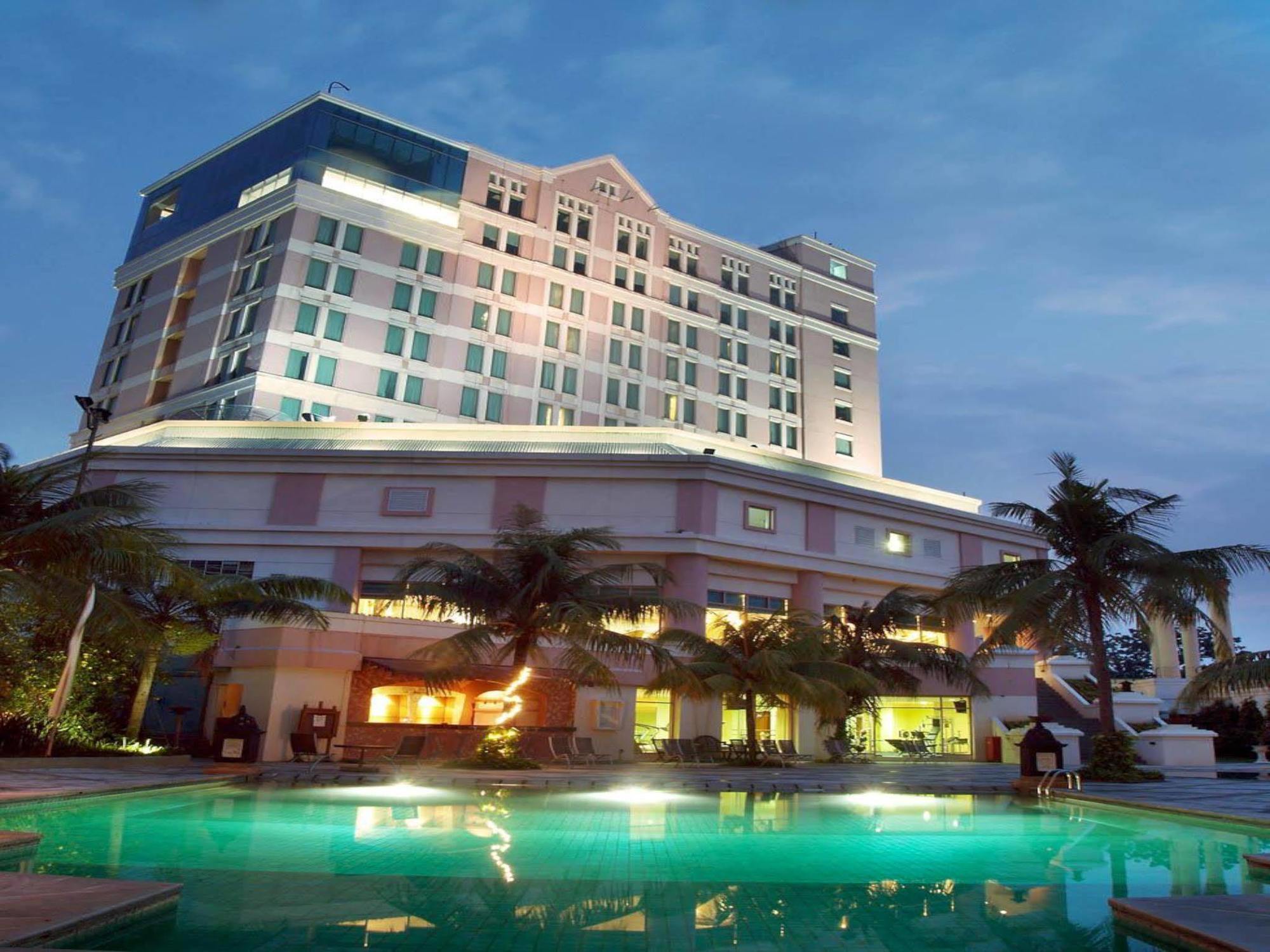 Grand Candi Hotel Semarang Exteriör bild